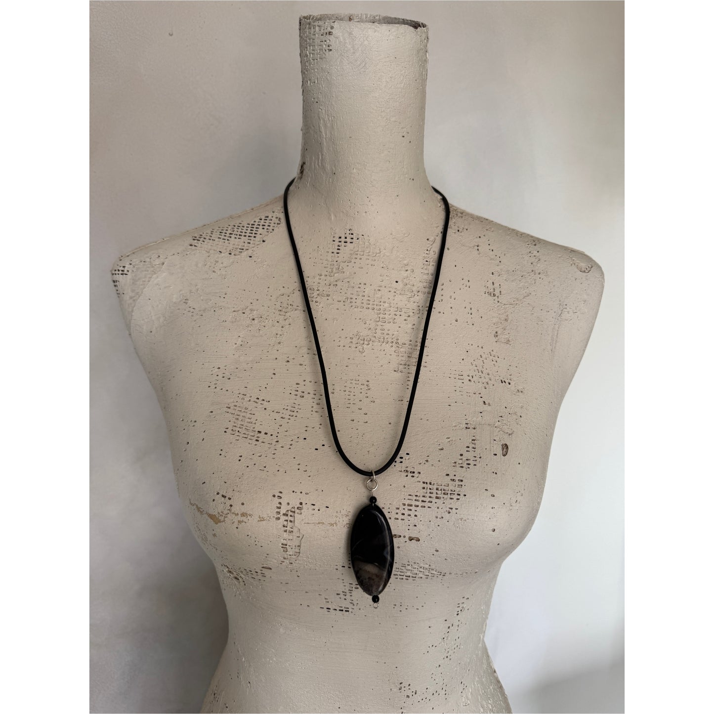 Agate Oval Pendant Necklace No.2