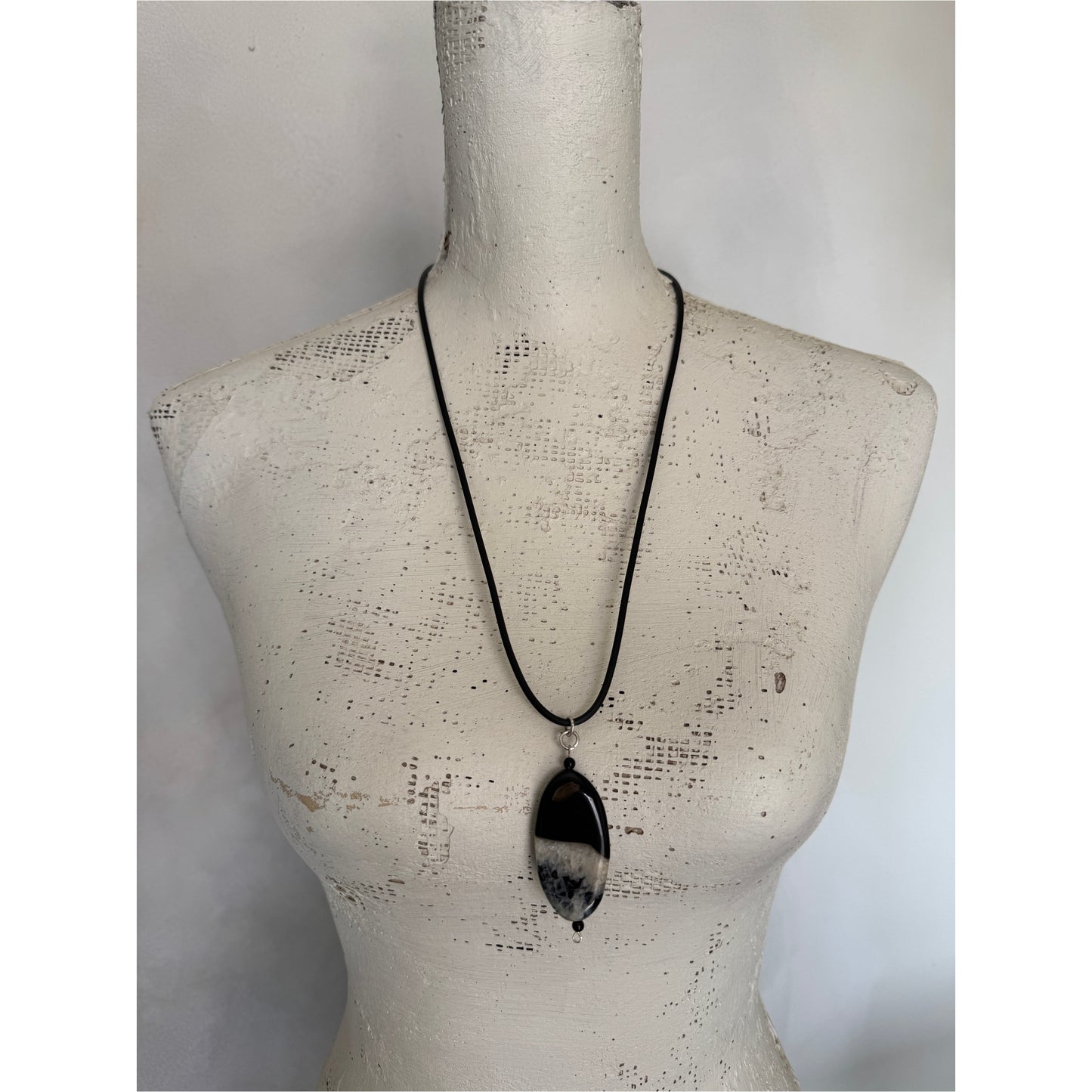 Agate Oval Pendant Necklace No.5